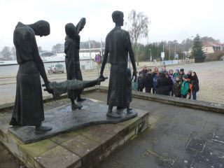 Image: dhn-images/ravensbrueck-skulptur.jpg